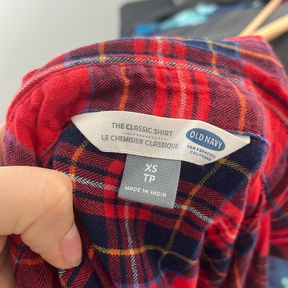 Old Navy Plaid Women’s XS Red Button Down - Picture 2 of 3